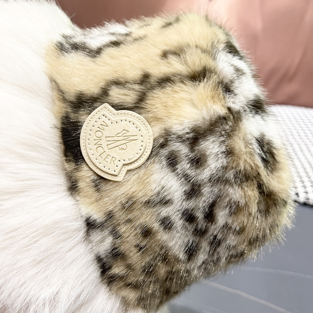 蒙囗MONCLER N 秋冬日系网红豹纹毛绒渔夫帽女保暖东北蒙古帽显脸小帽潮