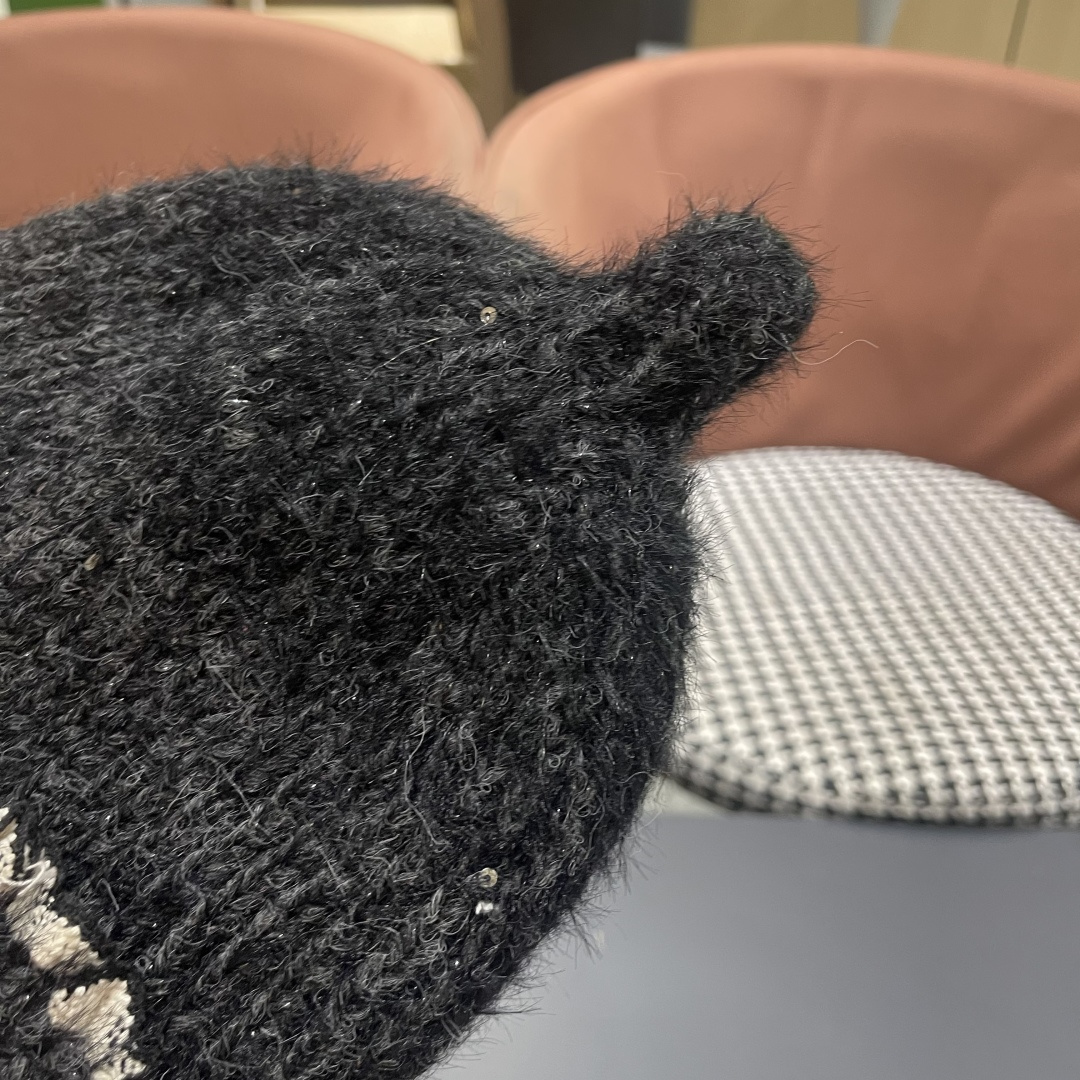 Celine赛琳可爱套头帽子女秋冬日系时尚针织帽保暖护耳毛线帽2025新款