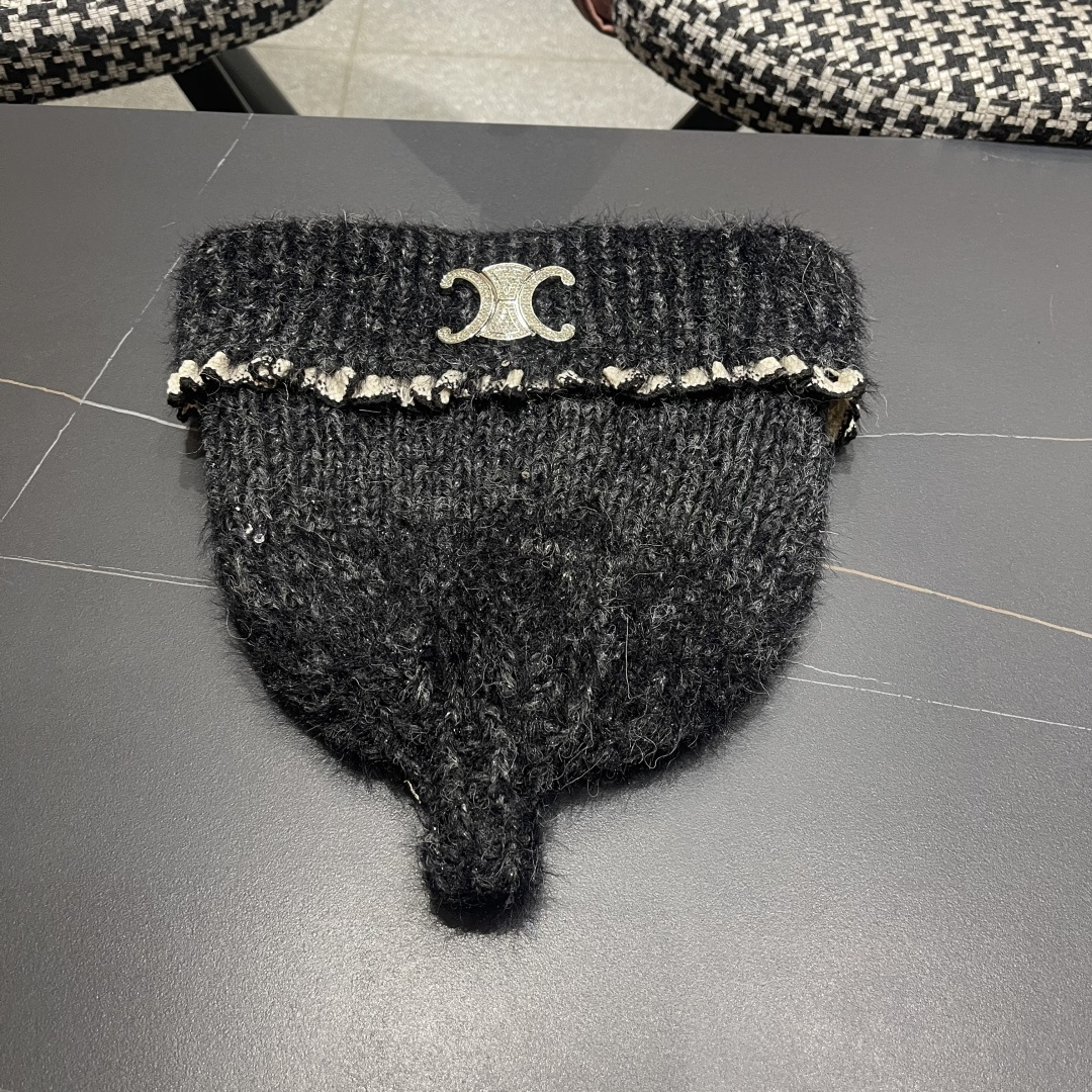 Celine赛琳可爱套头帽子女秋冬日系时尚针织帽保暖护耳毛线帽2025新款