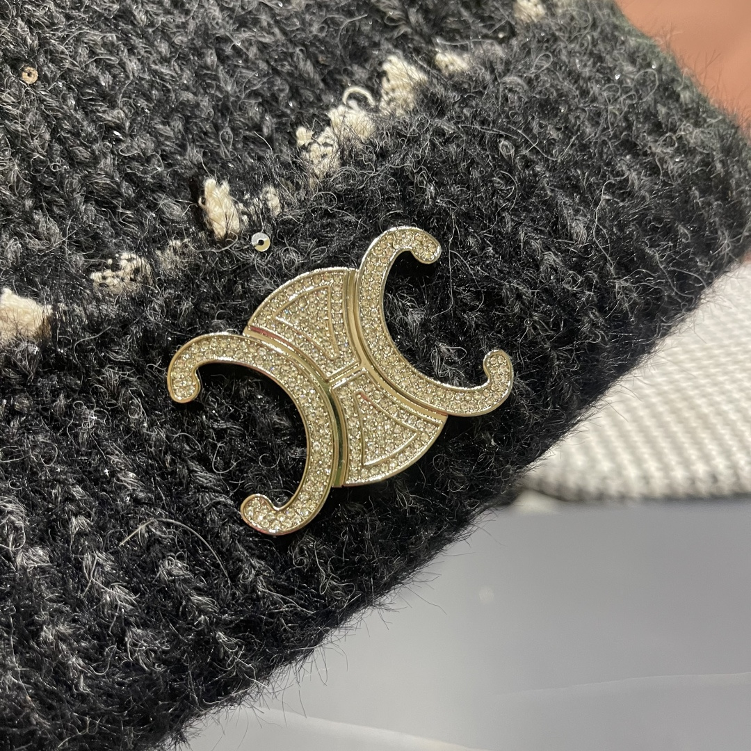 Celine赛琳可爱套头帽子女秋冬日系时尚针织帽保暖护耳毛线帽2025新款