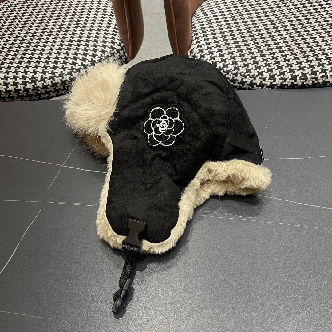香奈儿Chanel 2025秋冬季雷锋帽加绒加厚护耳帽子防寒东北滑雪帽