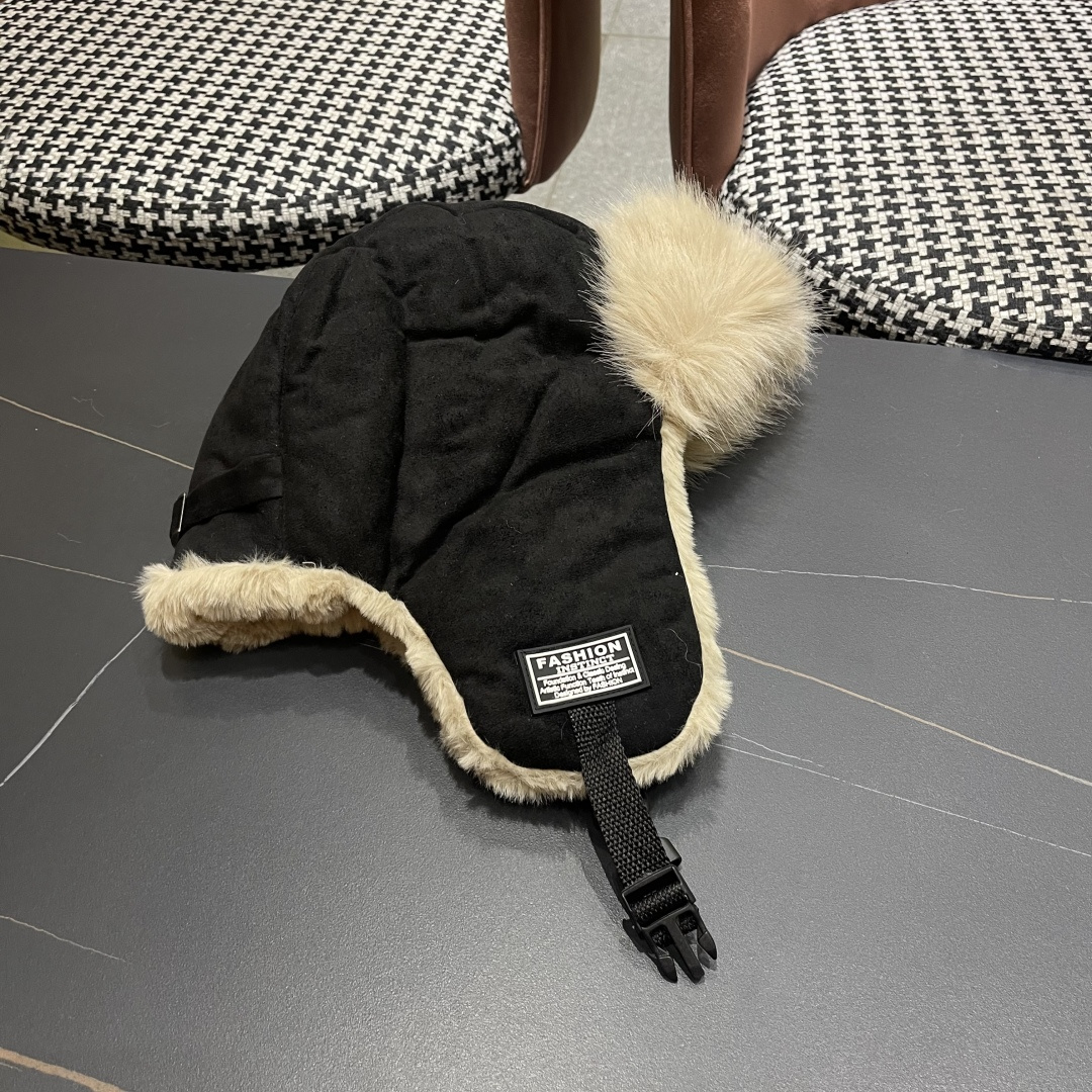 香奈儿Chanel 2025秋冬季雷锋帽加绒加厚护耳帽子防寒东北滑雪帽