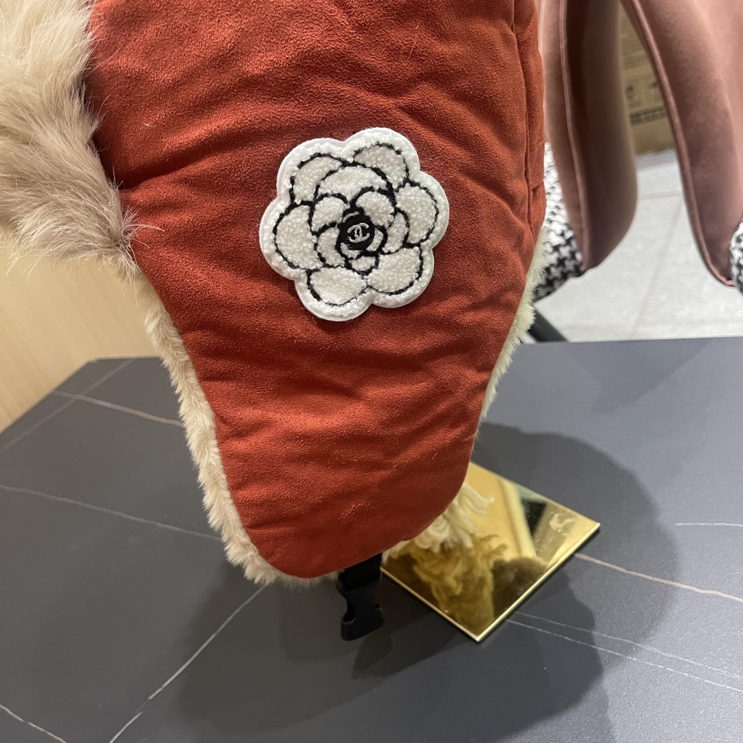 香奈儿Chanel 2025秋冬季雷锋帽加绒加厚护耳帽子防寒东北滑雪帽