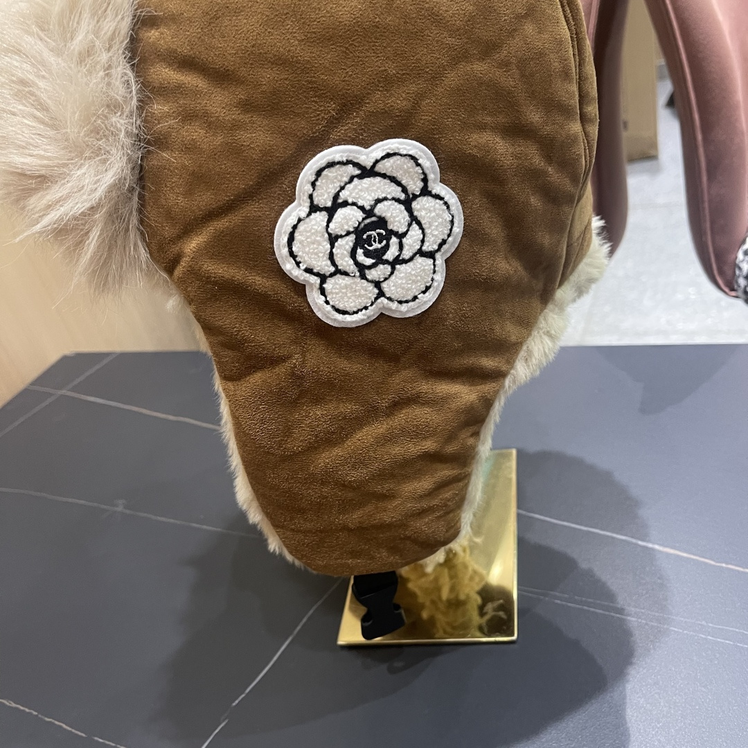 香奈儿Chanel 2025秋冬季雷锋帽加绒加厚护耳帽子防寒东北滑雪帽