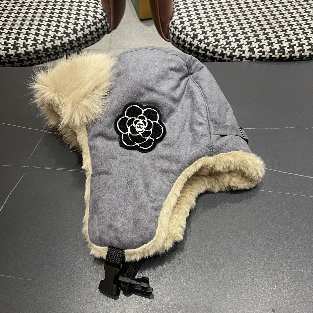 香奈儿Chanel 2025秋冬季雷锋帽加绒加厚护耳帽子防寒东北滑雪帽