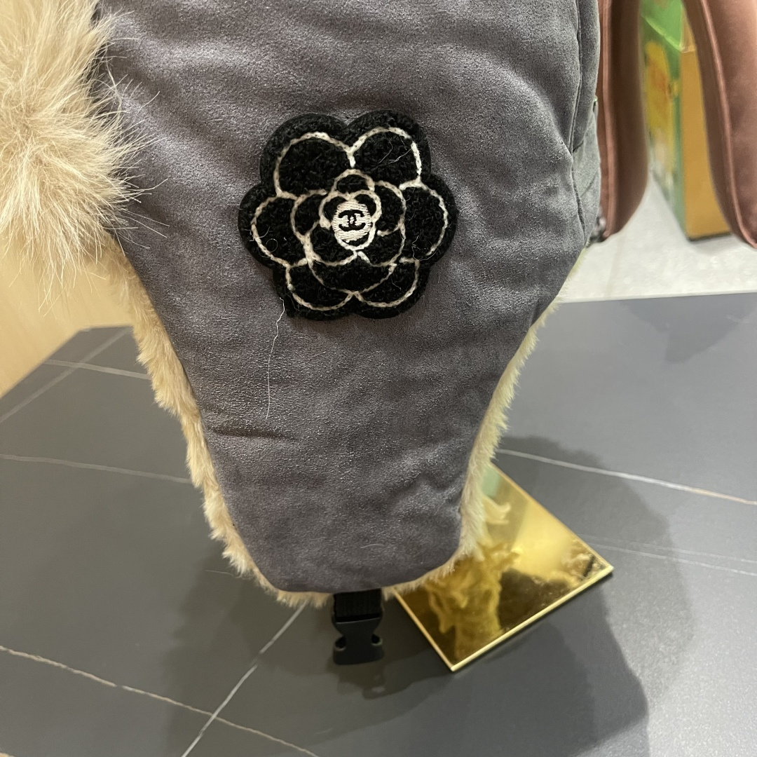 香奈儿Chanel 2025秋冬季雷锋帽加绒加厚护耳帽子防寒东北滑雪帽
