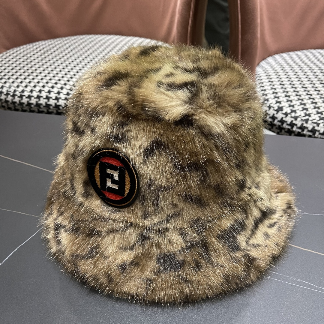 芬迪fendl2025新款豹纹保暖毛绒盆帽网红秋冬渔夫帽加厚加绒小众女款复古百搭毛