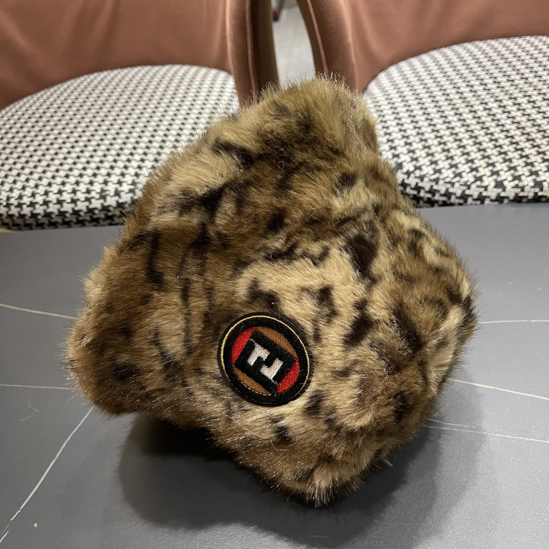 芬迪fendl2025新款豹纹保暖毛绒盆帽网红秋冬渔夫帽加厚加绒小众女款复古百搭毛