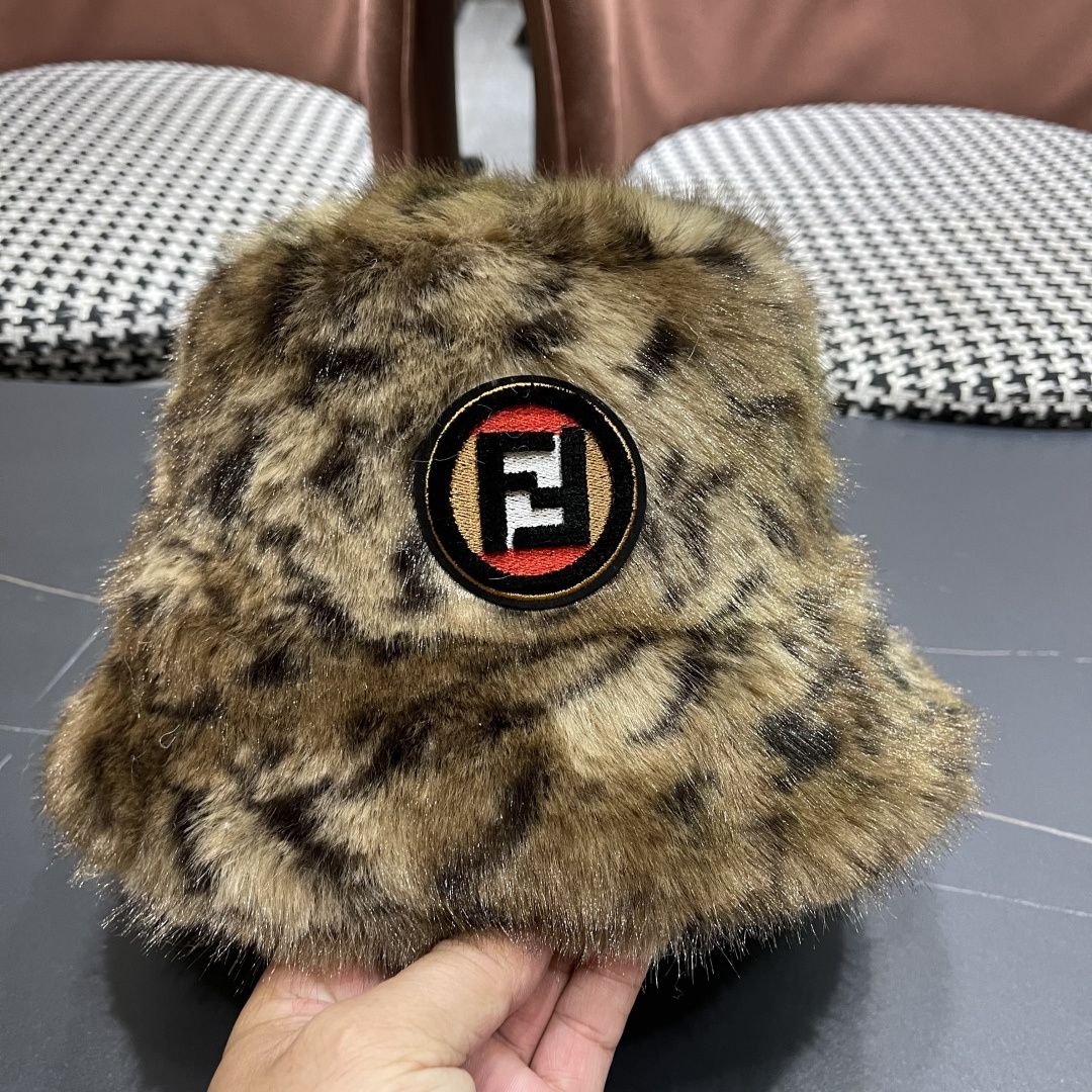 芬迪fendl2025新款豹纹保暖毛绒盆帽网红秋冬渔夫帽加厚加绒小众女款复古百搭毛