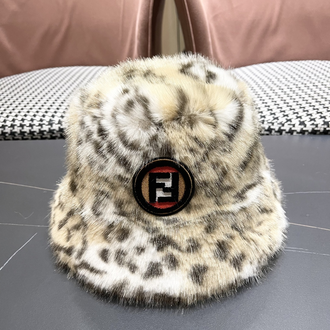 芬迪fendl2025新款豹纹保暖毛绒盆帽网红秋冬渔夫帽加厚加绒小众女款复古百搭毛