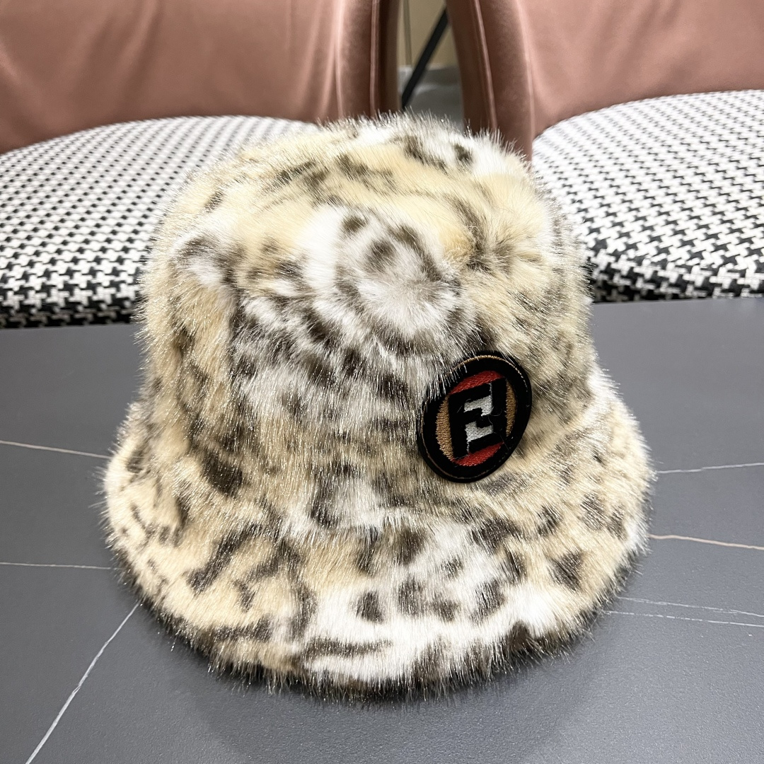 芬迪fendl2025新款豹纹保暖毛绒盆帽网红秋冬渔夫帽加厚加绒小众女款复古百搭毛