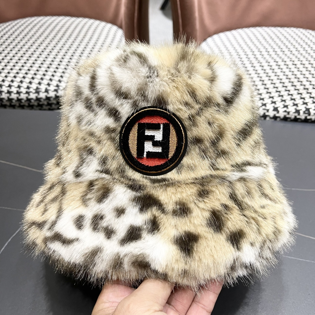 芬迪fendl2025新款豹纹保暖毛绒盆帽网红秋冬渔夫帽加厚加绒小众女款复古百搭毛