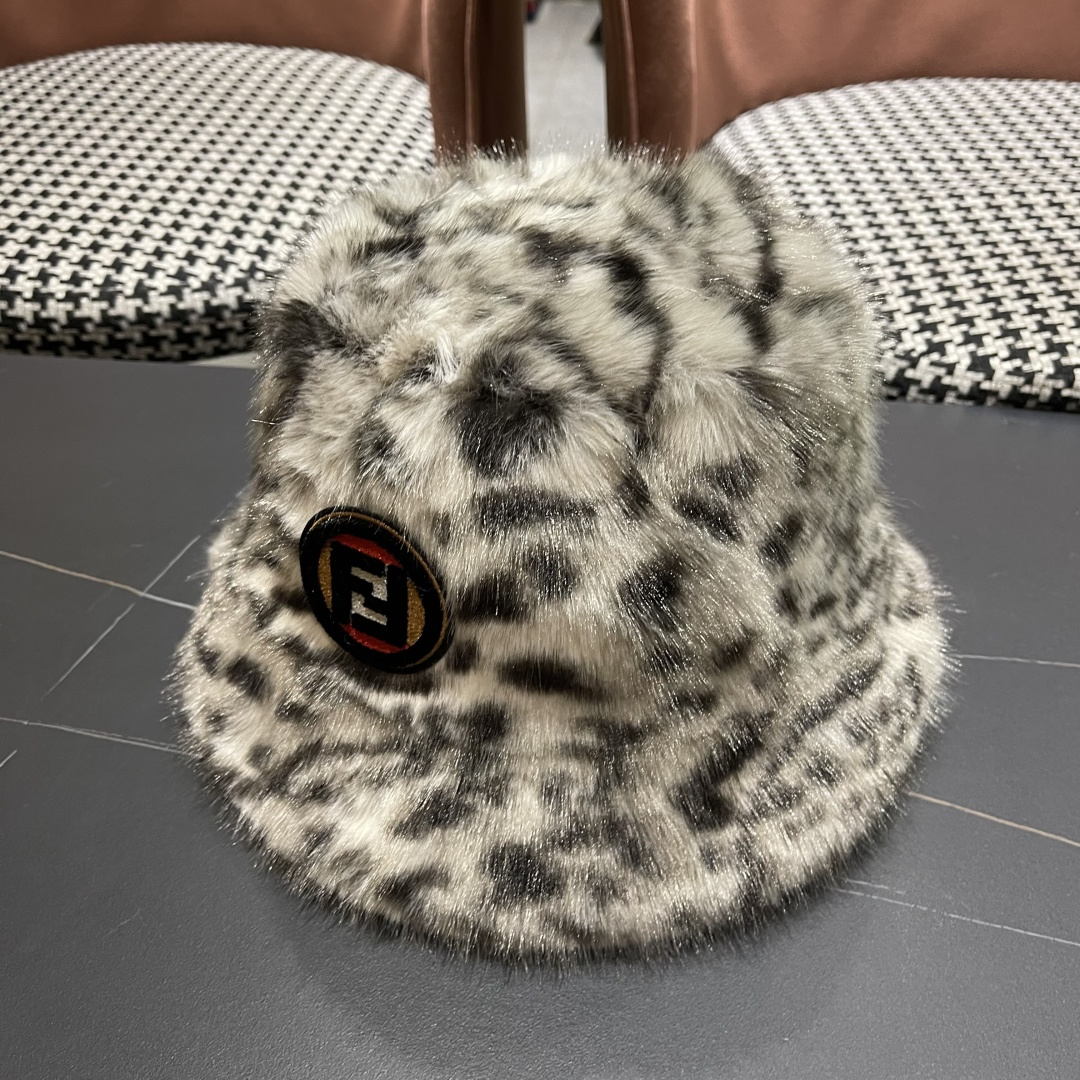 芬迪fendl2025新款豹纹保暖毛绒盆帽网红秋冬渔夫帽加厚加绒小众女款复古百搭毛