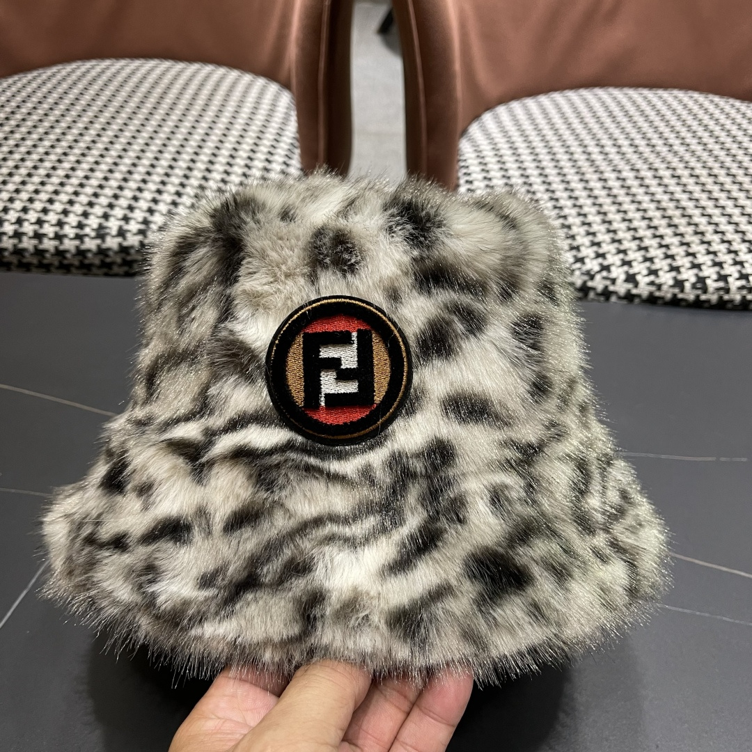 芬迪fendl2025新款豹纹保暖毛绒盆帽网红秋冬渔夫帽加厚加绒小众女款复古百搭毛