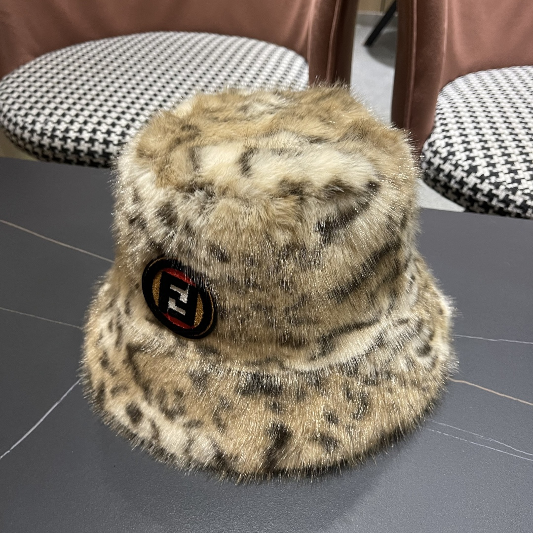 芬迪fendl2025新款豹纹保暖毛绒盆帽网红秋冬渔夫帽加厚加绒小众女款复古百搭毛