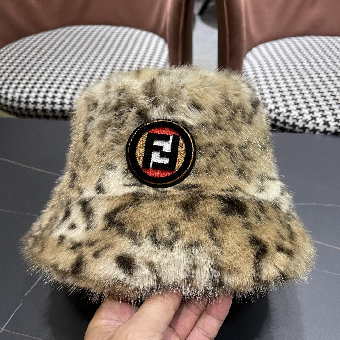 芬迪fendl2025新款豹纹保暖毛绒盆帽网红秋冬渔夫帽加厚加绒小众女款复古百搭毛