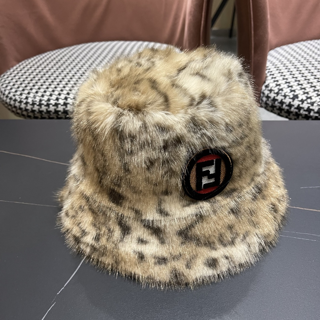 芬迪fendl2025新款豹纹保暖毛绒盆帽网红秋冬渔夫帽加厚加绒小众女款复古百搭毛