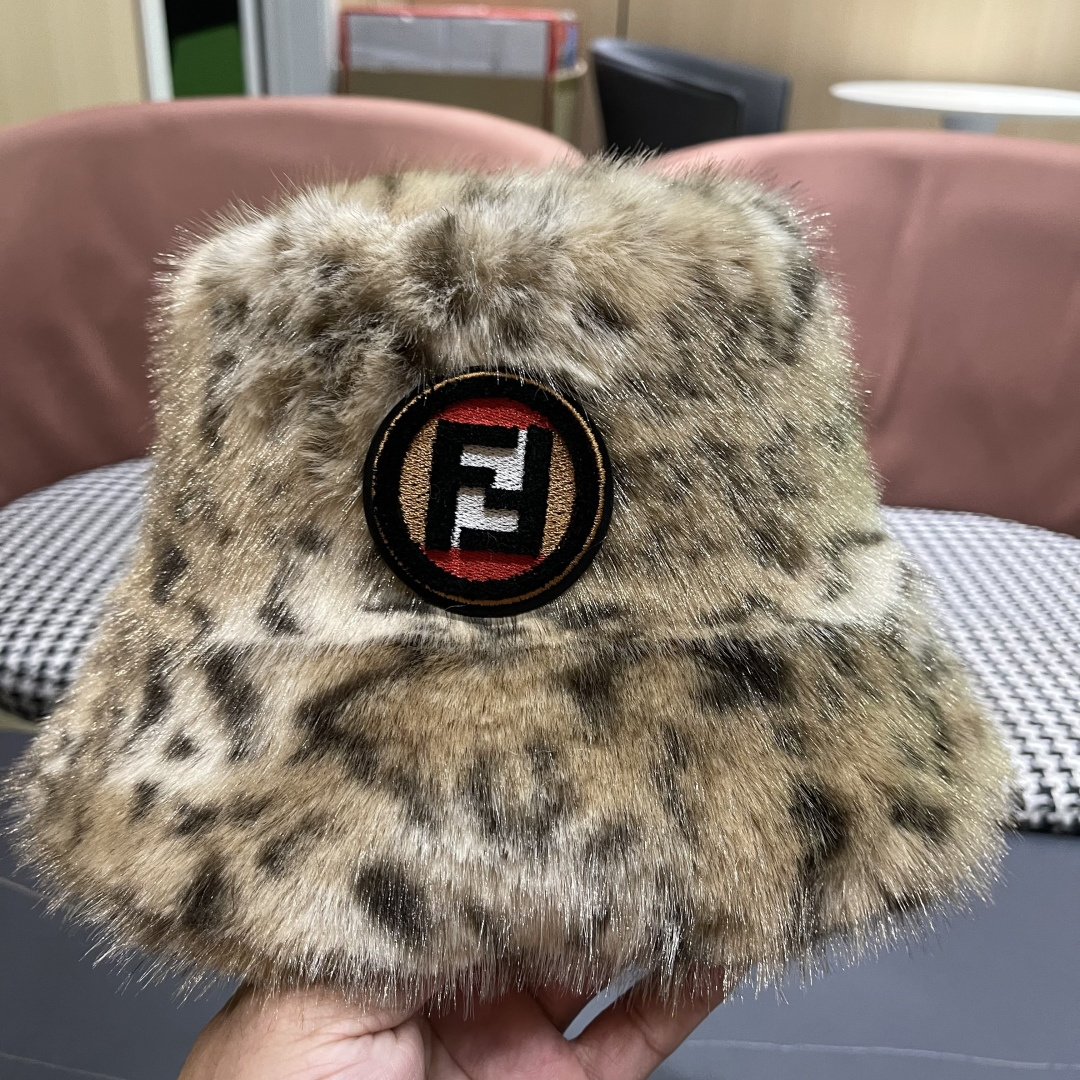 芬迪fendl2025新款豹纹保暖毛绒盆帽网红秋冬渔夫帽加厚加绒小众女款复古百搭毛