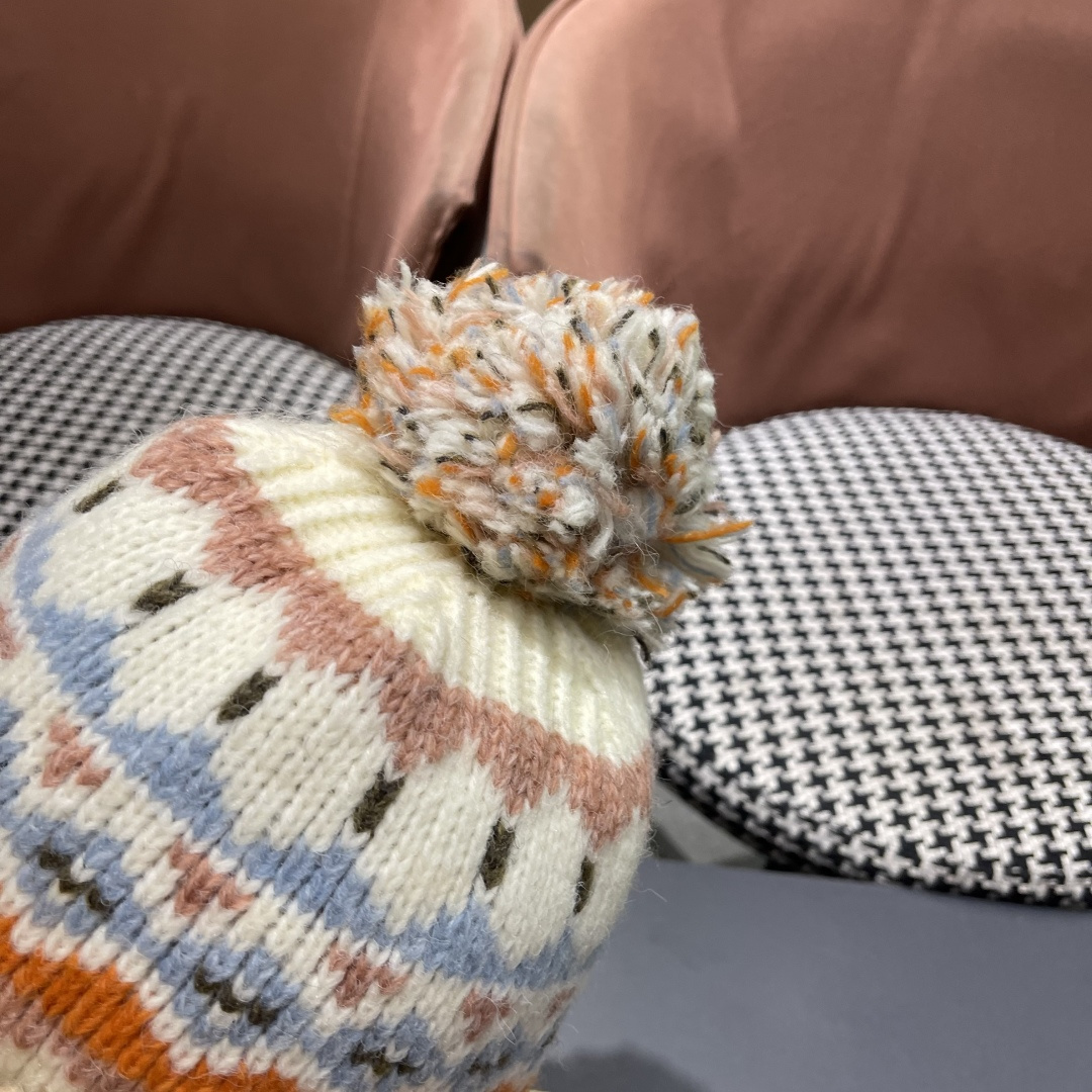蒙口MONCLER 帽子女秋冬保暖提花辫子针织帽冬骑行韩版雷锋帽羊羔绒帽边毛线帽