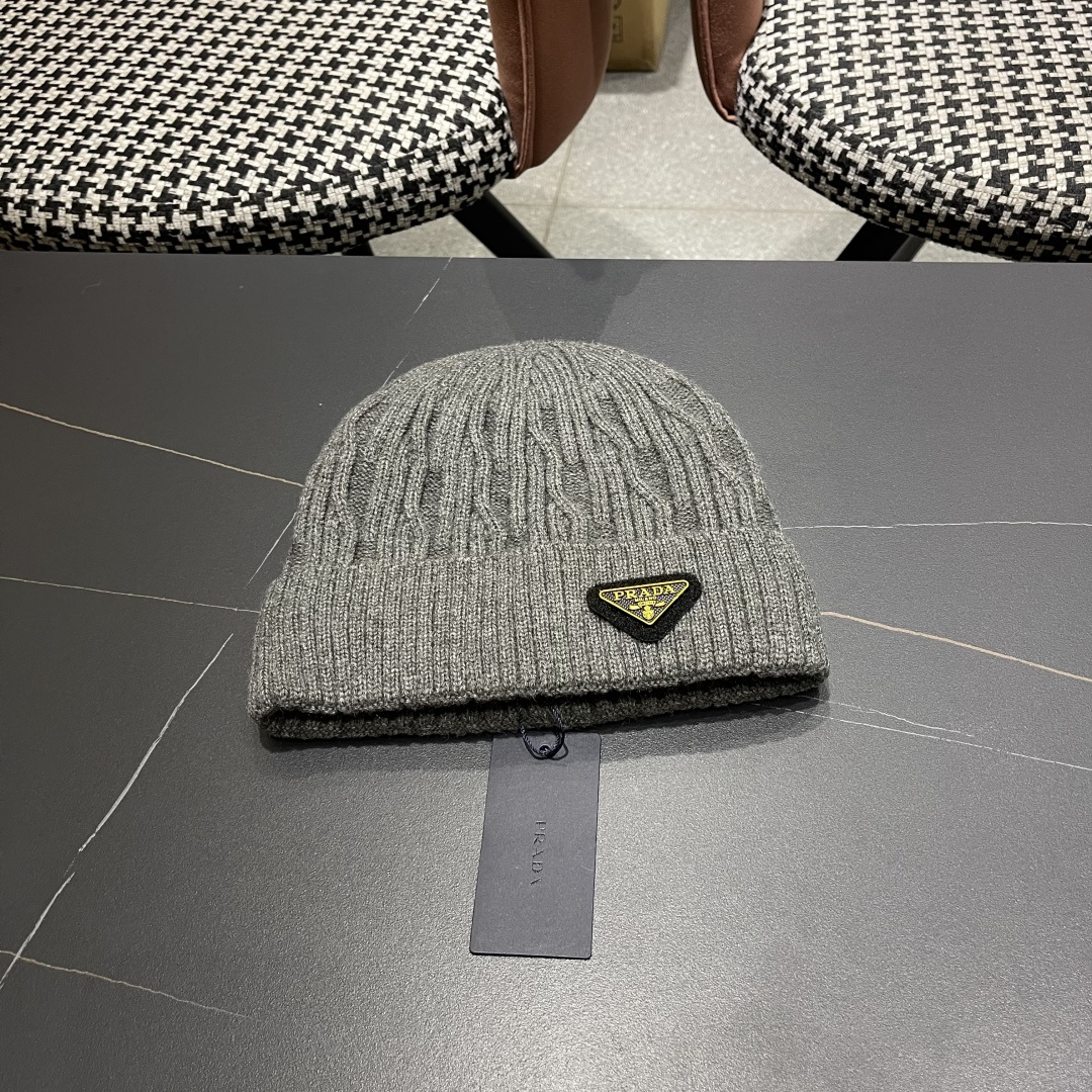 NO:580309,[Prada] New classic casual and trendy wool hat, Japanese and Korean style, looks great with any combination!  When traveling, you must buy a hat: fisherman hat, baseball cap, knitted hat, hat, prada, espadrilles, hats19860909【普拉达】新款经典休闲潮流款 毛线帽 日韩风格,随便搭配都超好看！出门旅游,绝对要入手的一款帽子渔夫帽棒球帽针织帽,帽子,prada,espadrilles,hats,hat