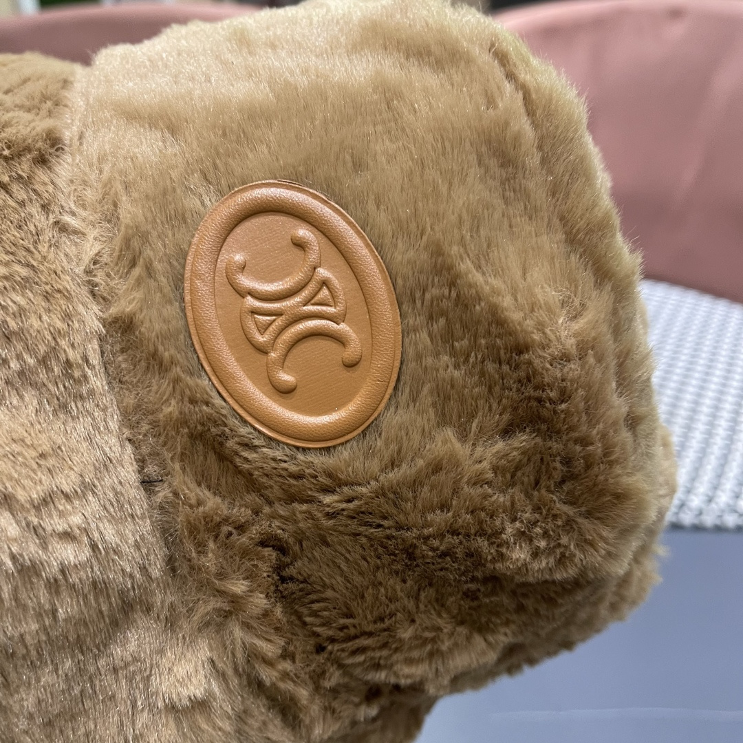 【CELINE赛琳】新款秋冬毛绒绒小桶帽渔夫帽，出街单品