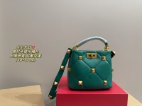 Folding box ️ Size 19.17 Bellennia Plush Handbag is exquisite, beautiful, high -level, elegant, and good control. Miss sister back, a sweet girl 1 Folding box ️ Size 19.17 Bellennia Plush Handbag is exquisite, beautiful, high -level, elegant, and good control. Miss sister back, a sweet girl