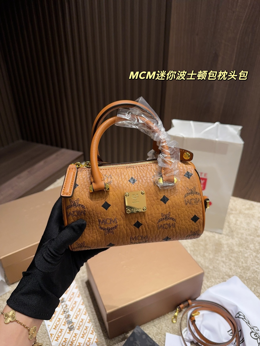 💰235包邮 配盒⚠️尺寸17.10
MCM迷你波士顿包枕头包