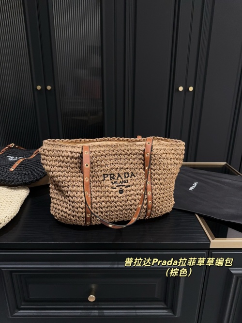 Bolso Tote de Rafia Prada: Elegancia Natural para un Estilo Inconfundible 1 Bolso Tote de Rafia Prada: Elegancia Natural para un Estilo Inconfundible