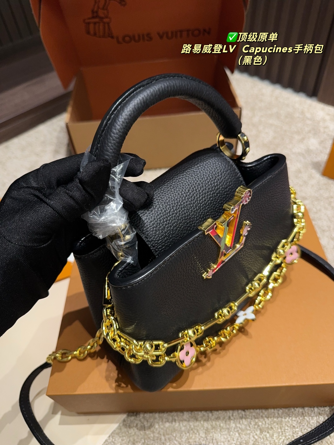 Bolso de Mano Louis Vuitton Capucines Mini en Cuero Taurillon Negro 5 cmp i1747626140859 1956 0 1