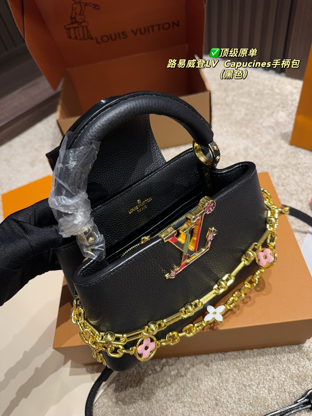 Bolso de Mano Louis Vuitton Capucines Mini en Cuero Taurillon Negro 10 cmp i1747626140859 9028 0 5
