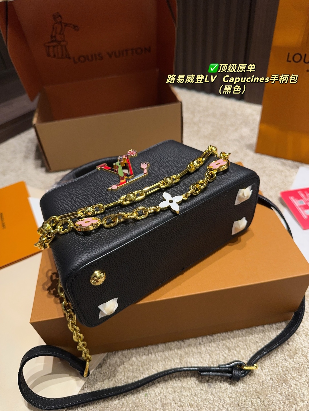 Bolso de Mano Louis Vuitton Capucines Mini en Cuero Taurillon Negro 8 cmp i1747626142669 1711 0 4