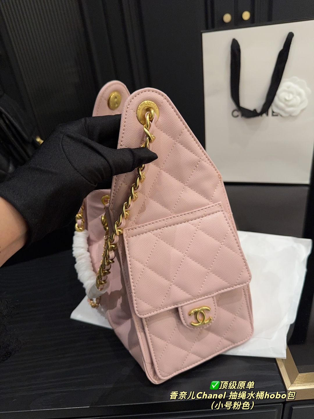Bolso Hobo Chanel con Cordón y Cadena Dorada - Elegancia y Funcionalidad 7 cmp i1748317001284 7497 0 3