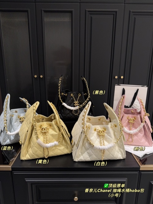 שק יפה Chanel Hobo בצבע מתנים בגוון נוקחות - 25 ס"מ 1 שק יפה Chanel Hobo בצבע מתנים בגוון נוקחות – 25 ס”מ