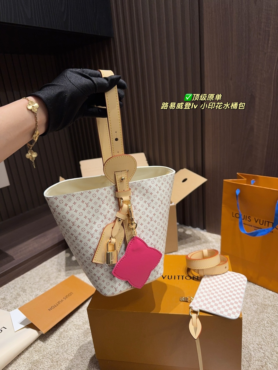 Louis Vuitton All In BB Bolso de Cubo con Diseño Monogram y Detalles Exclusivos 3 cmp i1748403726875 8606 0 4
