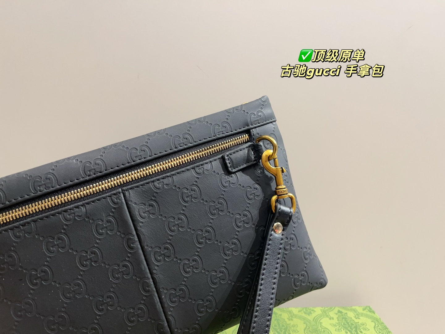 Elegante Bolso de Mano Gucci con Diseño Clásico y Detalles de Lujo 8 cmp i1748408003141 9977 0 8