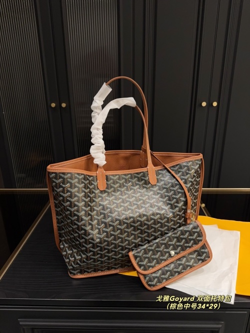 Goyard Reversible Tote Bag, Medium Size, Lightweight & Practical Must-Have 1 Goyard Reversible Tote Bag, Medium Size, Lightweight & Practical Must-Have