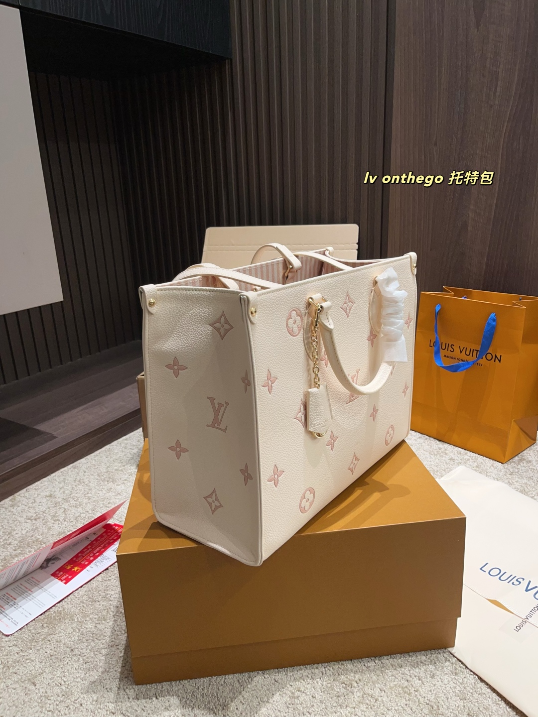 Louis Vuitton OnTheGo Tote Bag, Diseño Elegante y Espacioso, 34x26 cm 7 cmp i1748573552892 3797 0 5