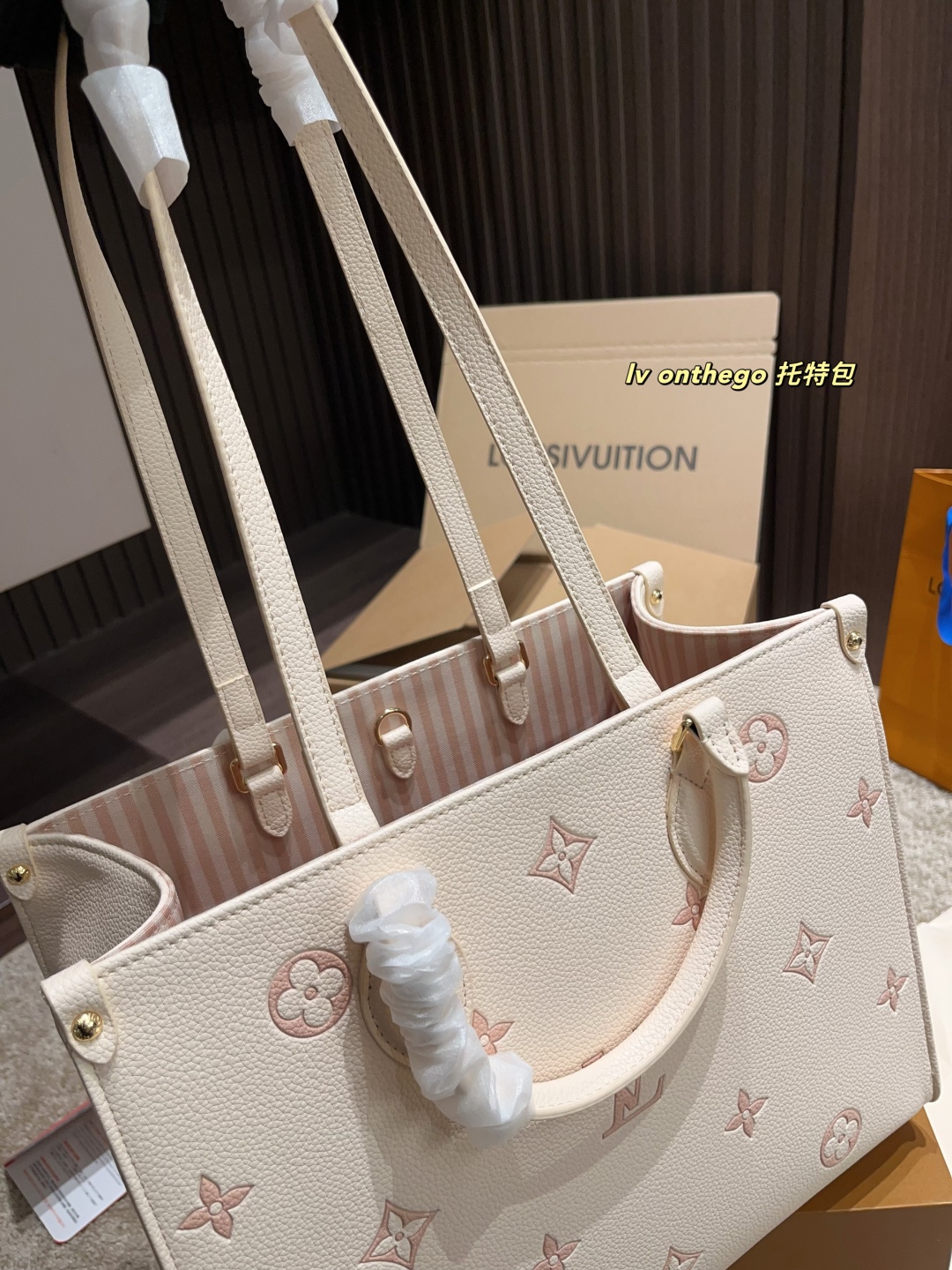 Louis Vuitton OnTheGo Tote Bag, Diseño Elegante y Espacioso, 34x26 cm 5 cmp i1748573552898 1314 0 1