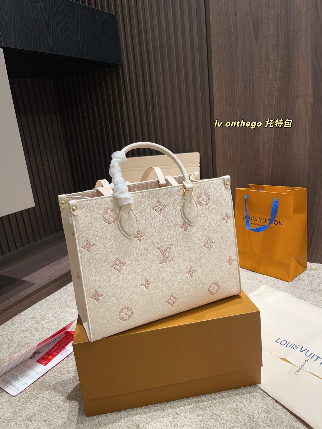 Louis Vuitton OnTheGo Tote Bag, Diseño Elegante y Espacioso, 34x26 cm 8 cmp i1748573587481 7468 0 6