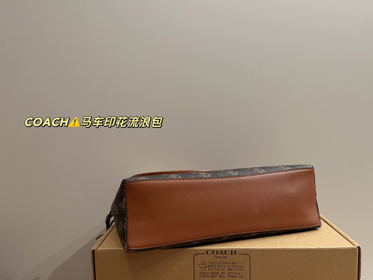 p180 配折叠盒⚠️尺寸30.21
蔻驰coach车马印花流浪包
蔻驰最火的流浪包又出新配色啦，黑色马车logo更有品牌辨识度，百搭又好看，姐妹们都来看看