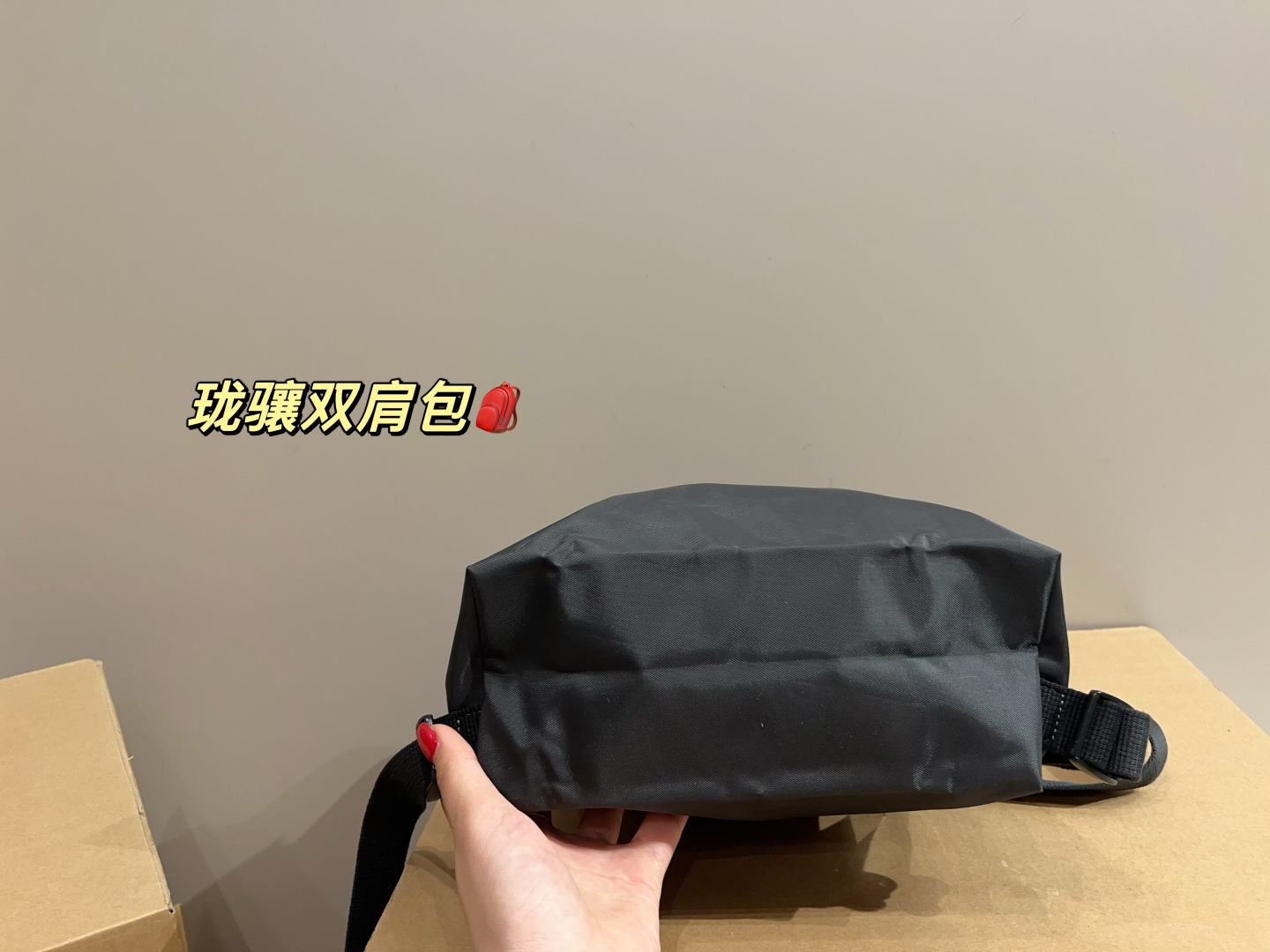 P115 ⚠️尺寸23.28
珑骧尼龙双肩包
简单百搭 颜值高
日常出街首选
潮酷时尚女孩必入款