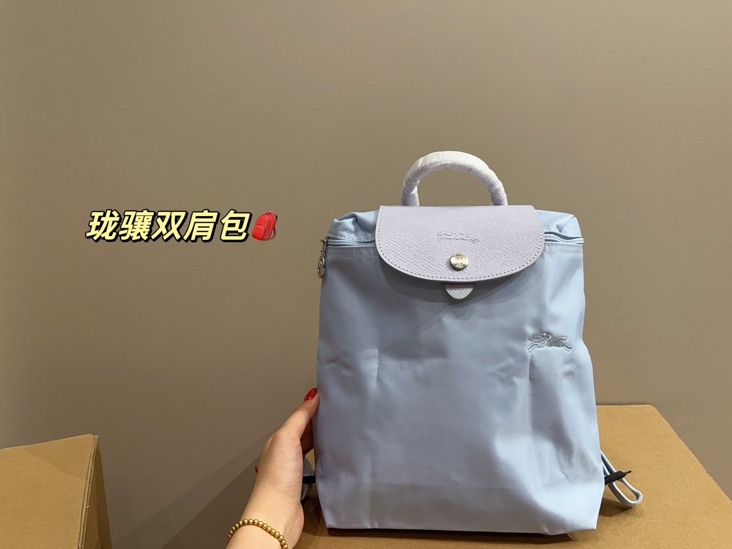 P115 ⚠️尺寸23.28
珑骧尼龙双肩包
简单百搭 颜值高
日常出街首选
潮酷时尚女孩必入款