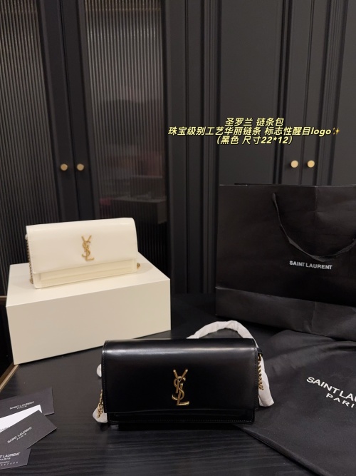 Yves Saint Laurent Bolso de Cadena con Logo en Piel Texturizada 1 Yves Saint Laurent Bolso de Cadena con Logo en Piel Texturizada