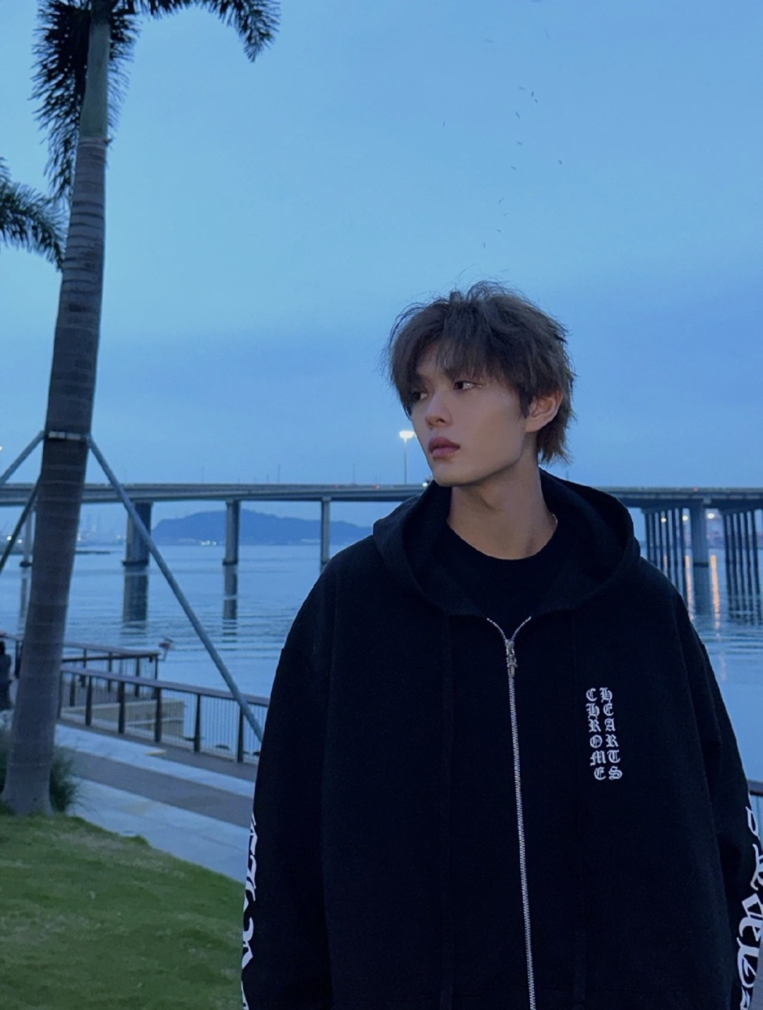 Sweatshirt