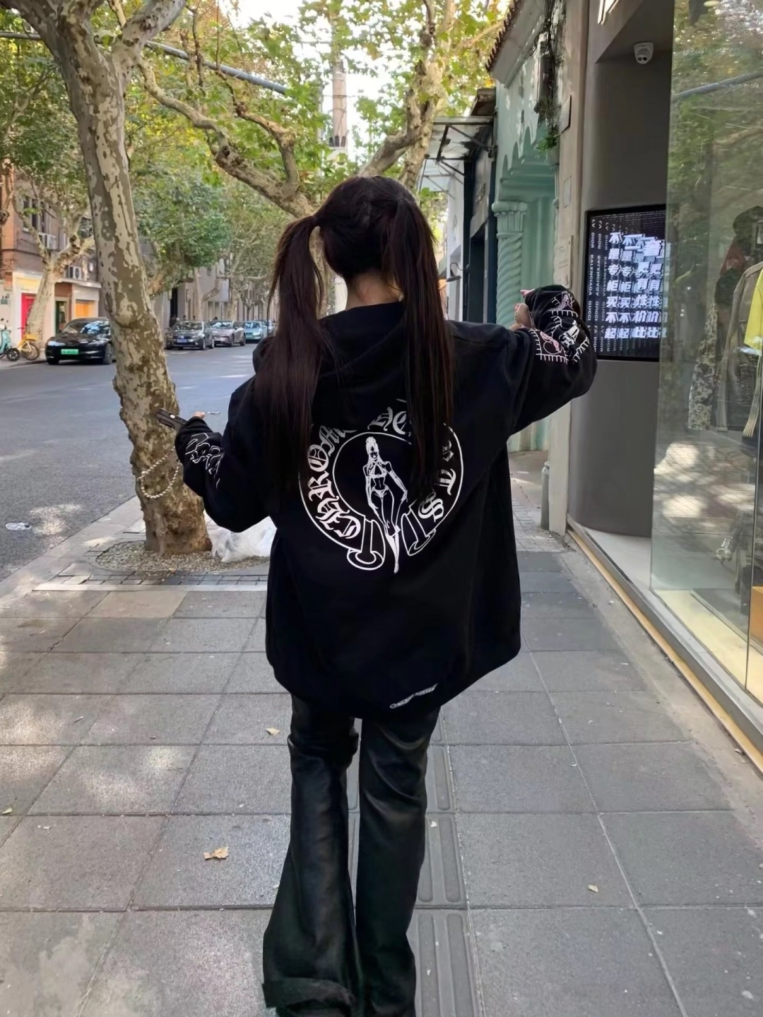 Sweatshirt