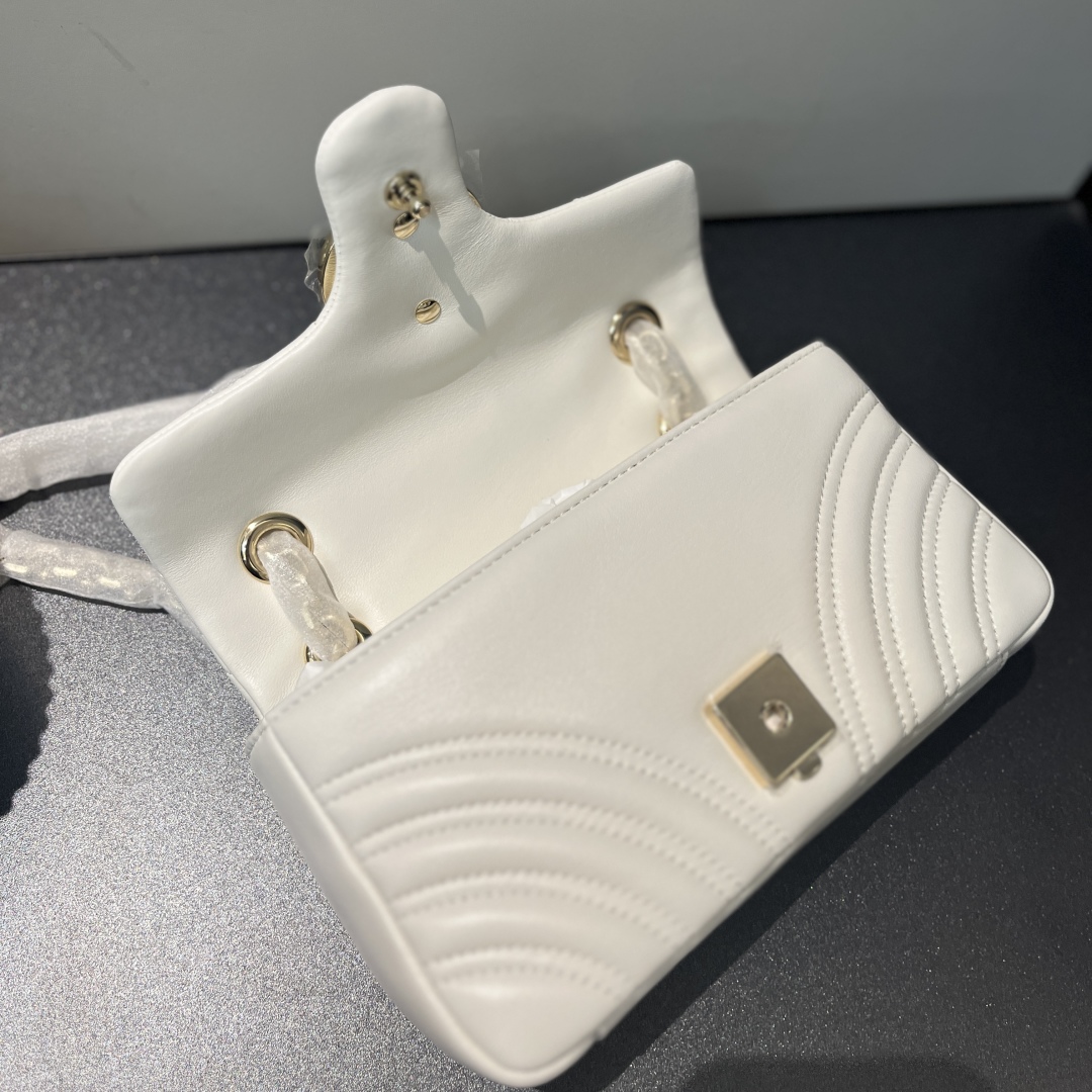 Gucci White Marmont Mini Shoulder Bag, Leather, Gold-tone Hardware, W22xH12.5xD6cm 7 cmp i1747383269491 1105 0 5