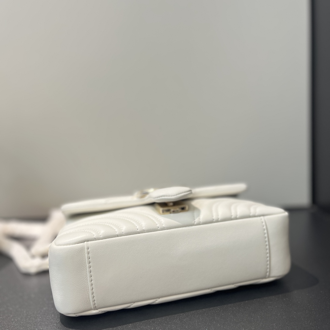 Gucci White Marmont Mini Shoulder Bag, Leather, Gold-tone Hardware, W22xH12.5xD6cm 5 cmp i1747383273990 373 0 3