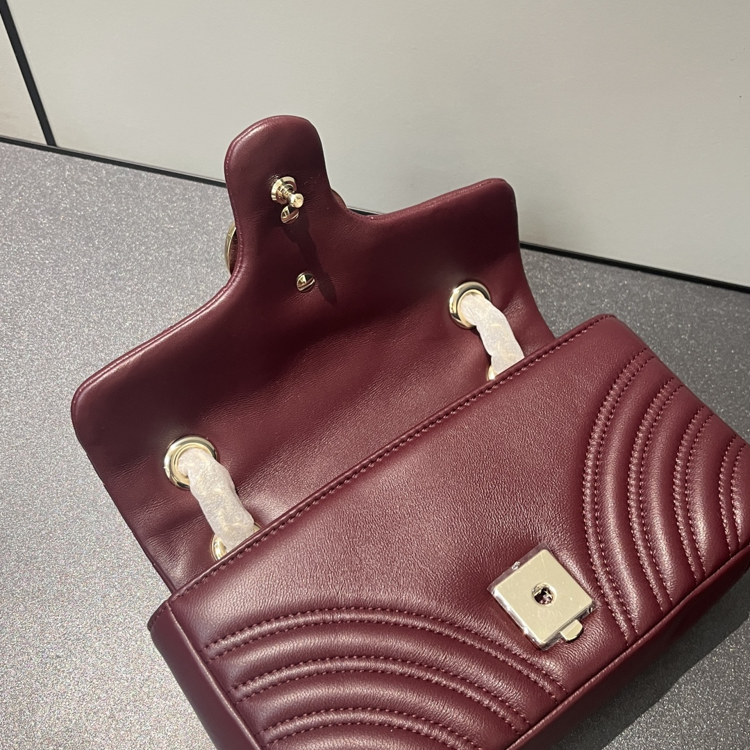 Gucci Marmont Shoulder Bag in Red Leather, W22xH12.5xD6cm 8 cmp i1748454469110 5094 0 8