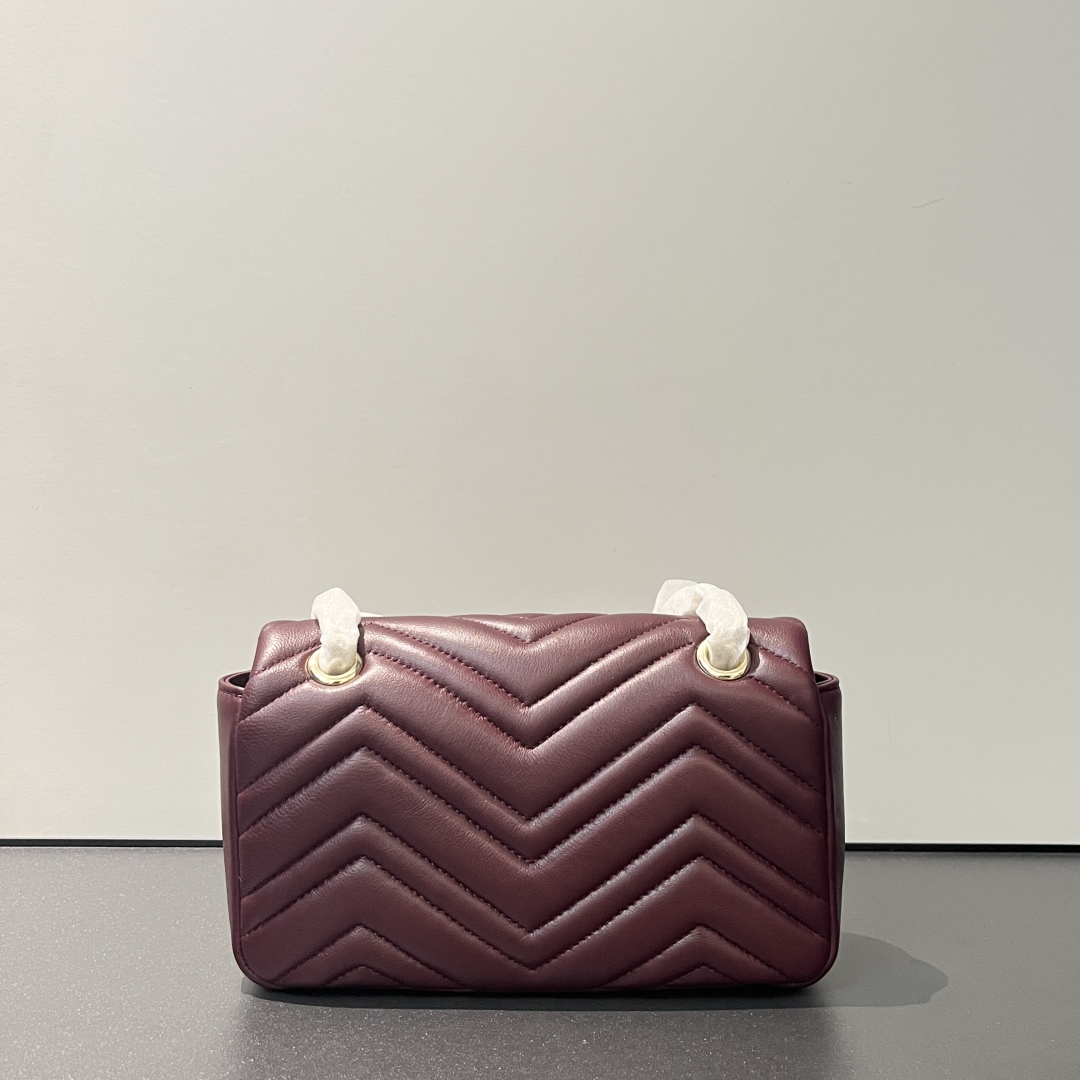 Gucci Marmont Shoulder Bag in Red Leather, W22xH12.5xD6cm 4 cmp i1748454469110 8767 0 4