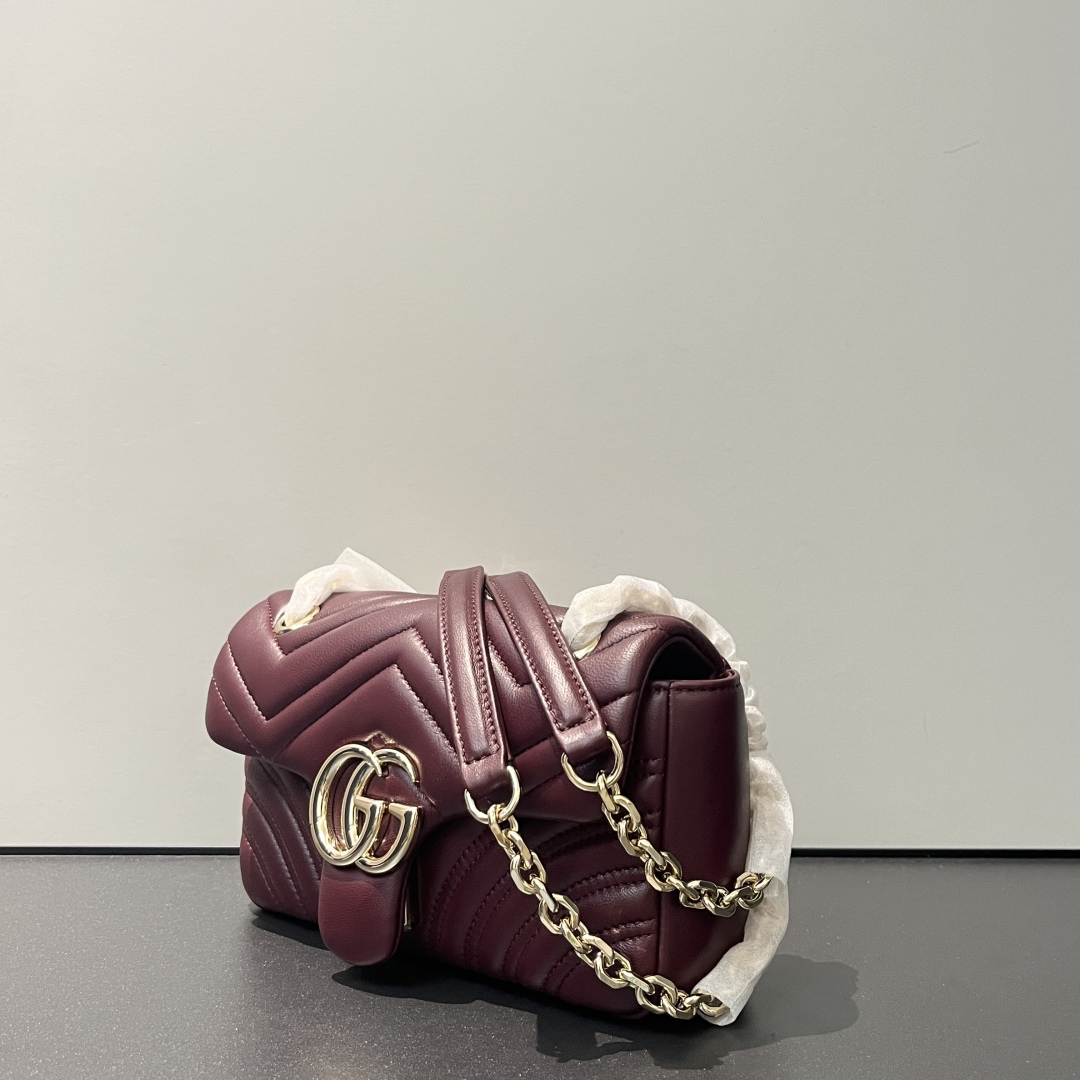 Gucci Marmont Shoulder Bag in Red Leather, W22xH12.5xD6cm 3 cmp i1748454469110 878 0 3